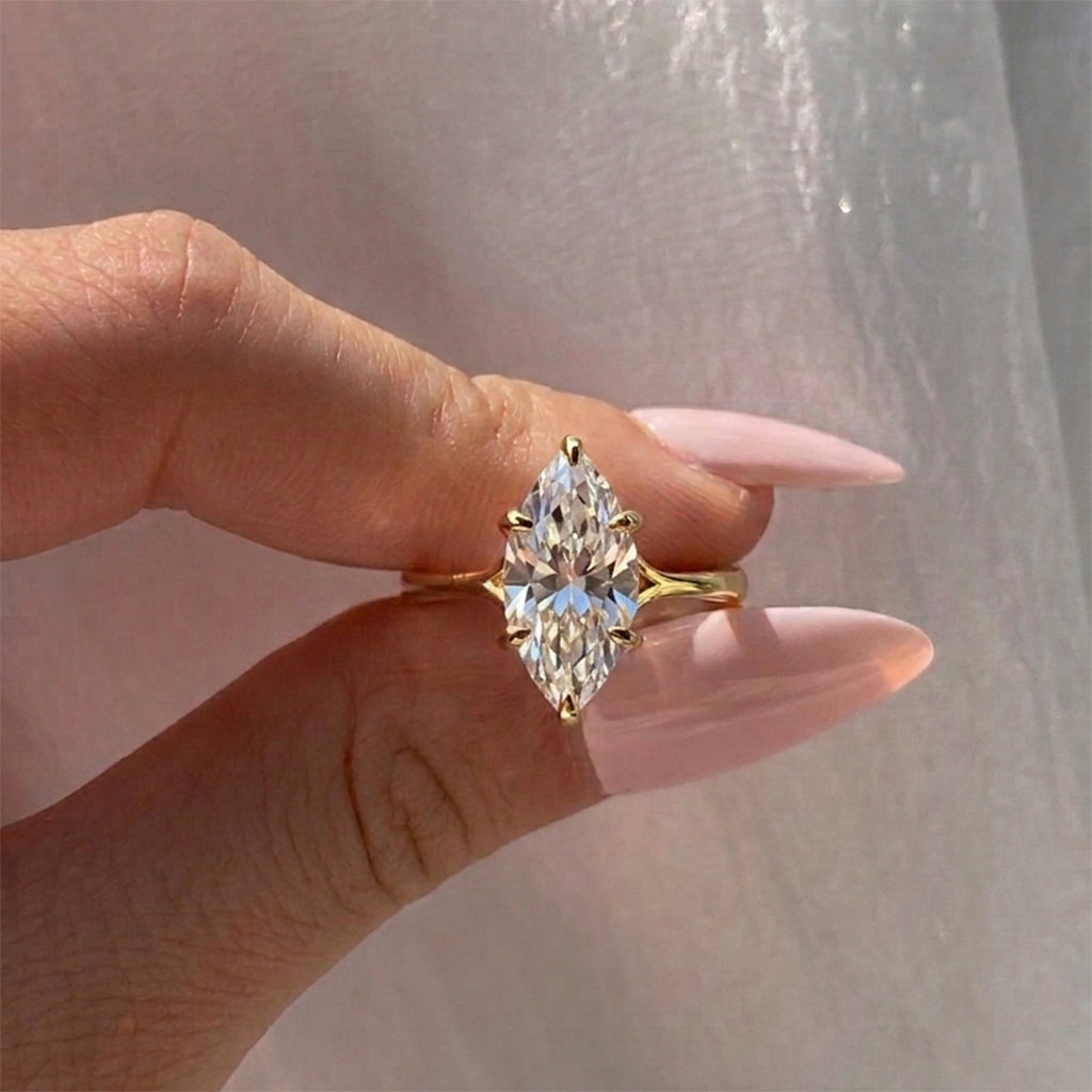 Marquise Ring 一 2 carat, Cubic Zirconia