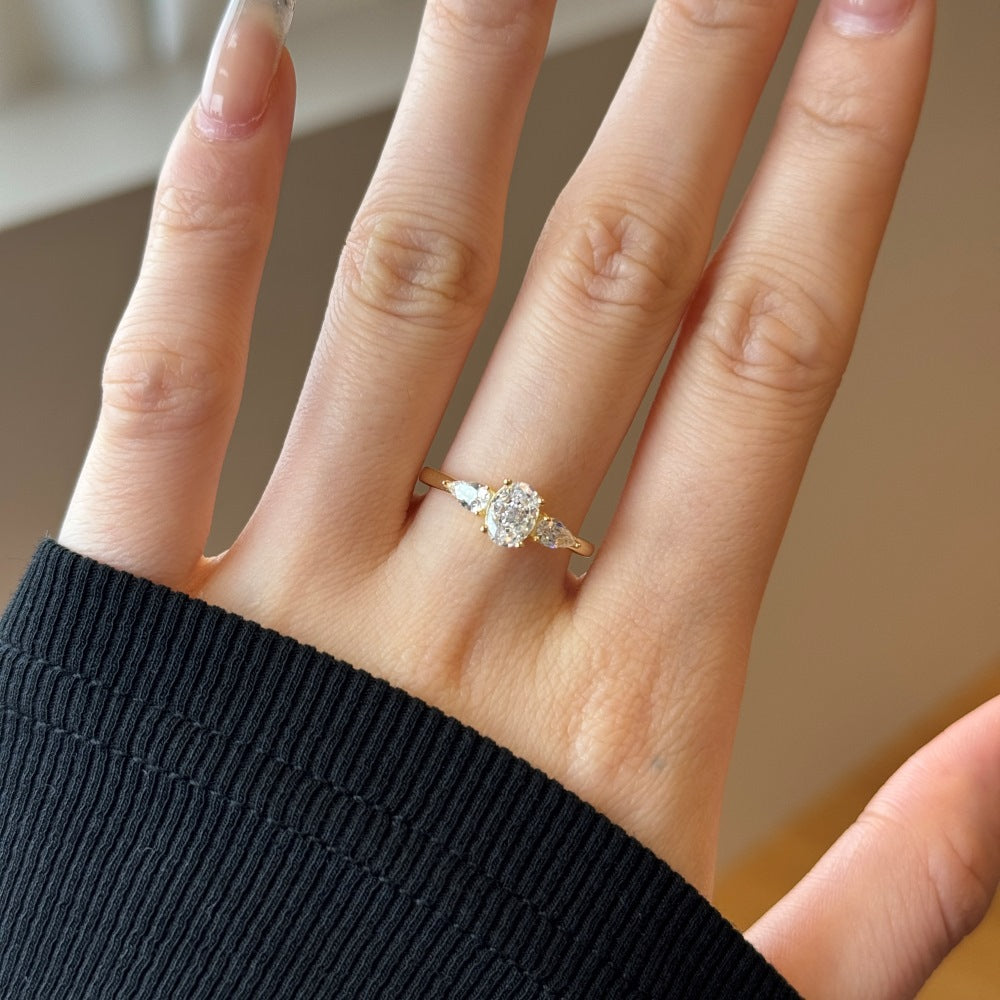 Oval Trilogy Ring 一   Sterling Silver, Cubic Zirconia