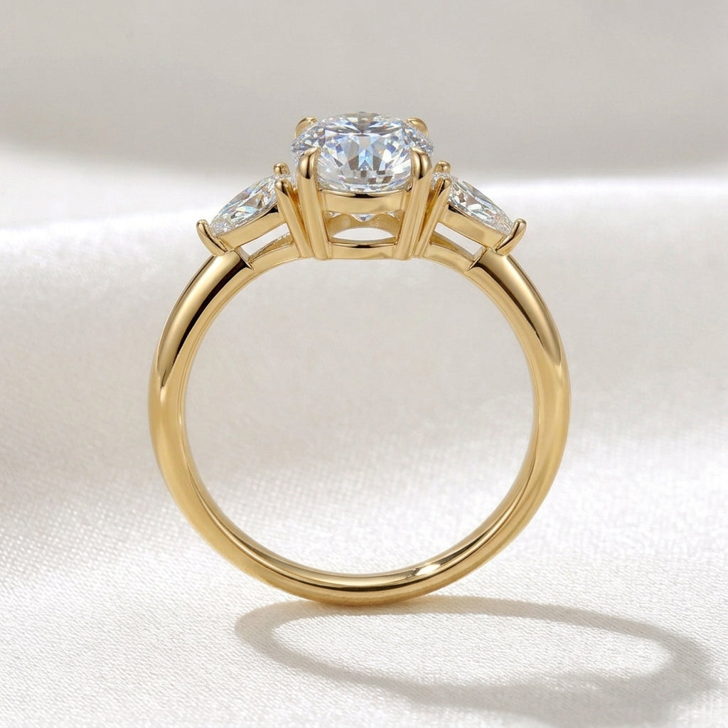 Oval Trilogy Ring 一   Sterling Silver, Cubic Zirconia