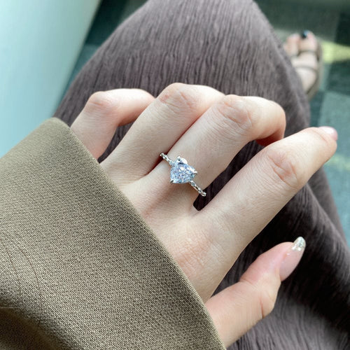 Heart Shape Ring 一 Sterling Silver, Cubic Zirconia