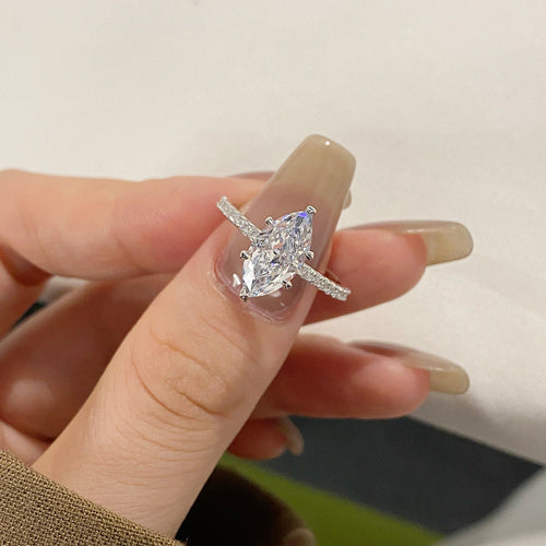 Marquise Engagement Ring 一 Sterling Silver, Cubic Zirconia